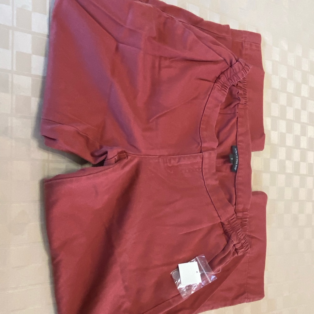 NWT A Pea in the Pod Maternity Cropped Capri Pants Medium Maroon‎ 33 X 24.5